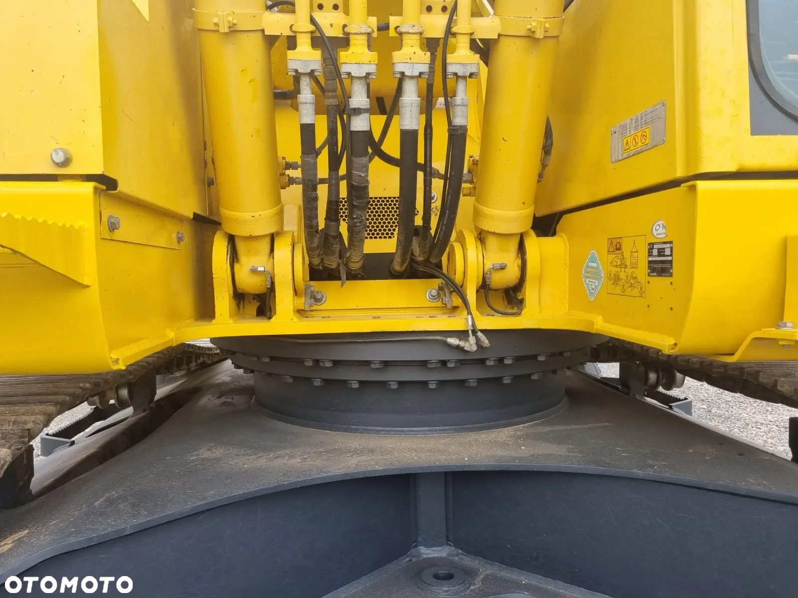 Komatsu PC 228 - 18