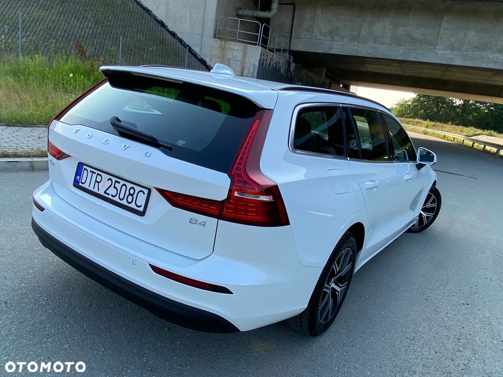 Volvo V60 B4 D Momentum Core - 4