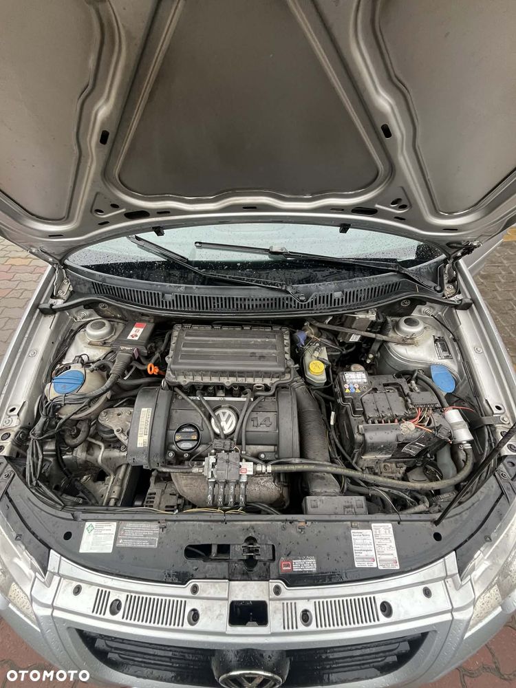 Volkswagen Polo 1.4 16V Comfortline - 15