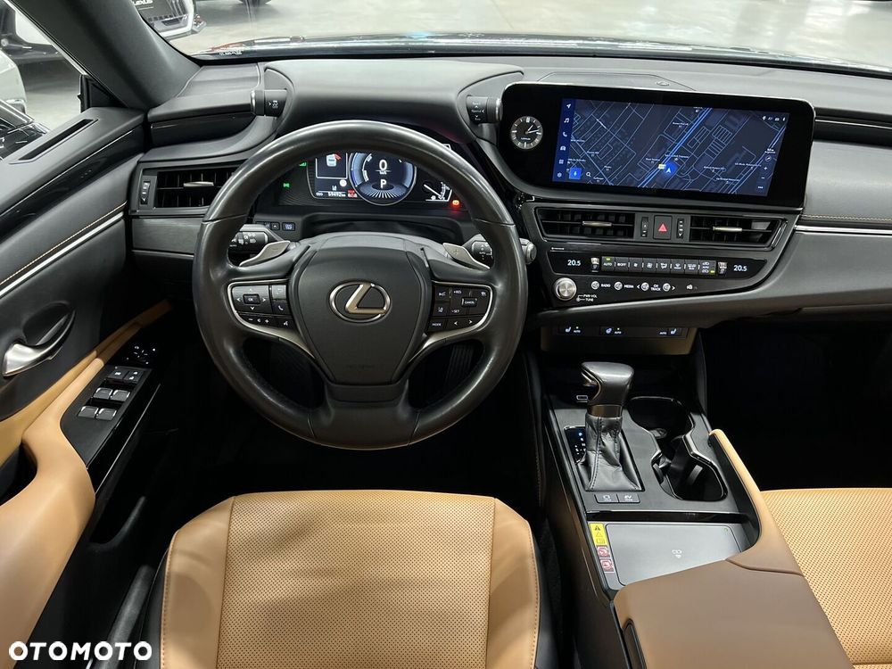 Lexus ES 300h Business Edition - 16