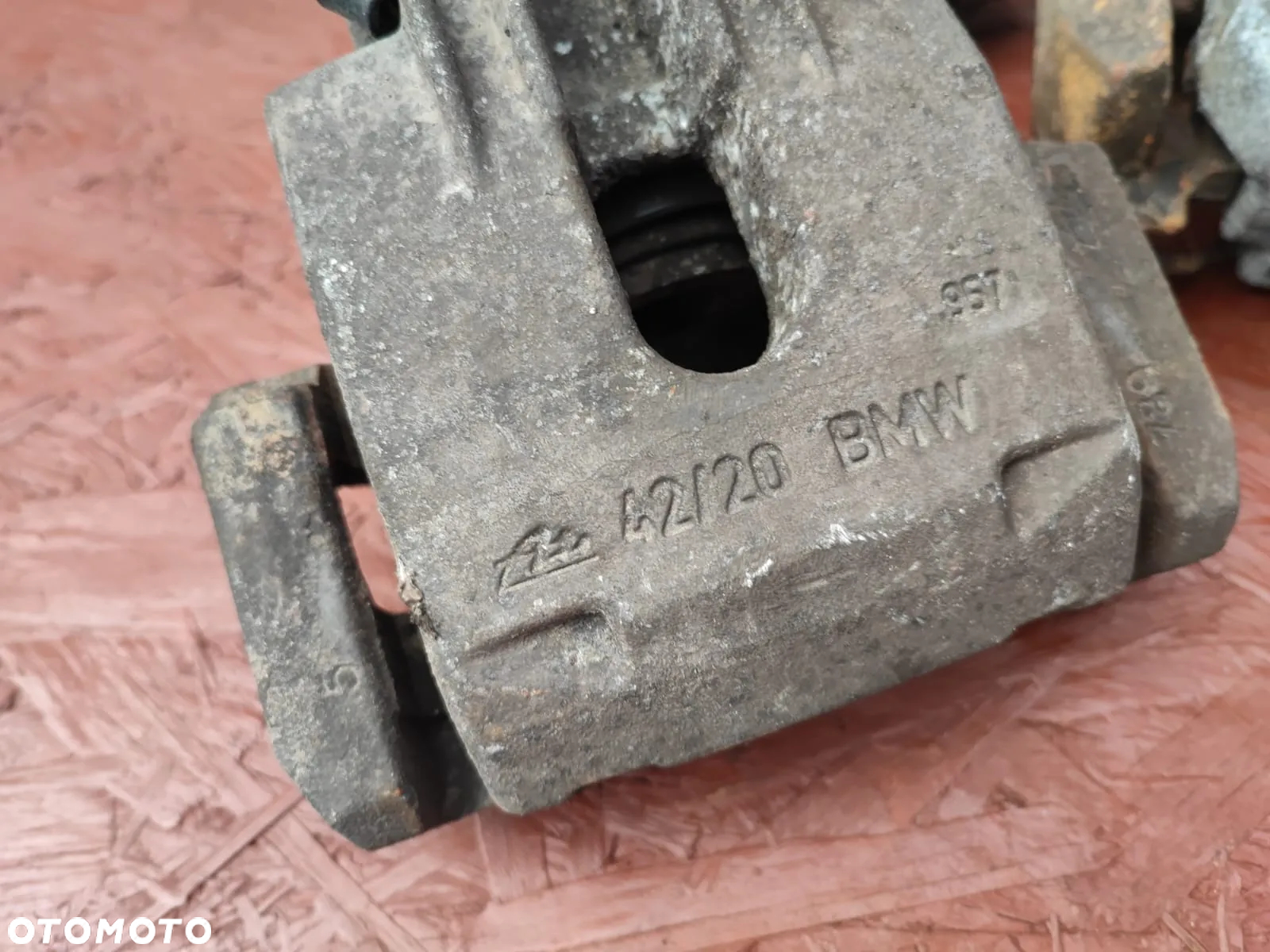 BMW E60 / E60 LCI / E61 / E61 LCI / E63 / E63 LCI / E64 / E64 LCI / E65 / E66. ORYGINALNE ZACISKI HAMULCOWE + JARZMA DO SILNIKÓW GAMY M57D25 / M47D20 / M54B22 / M54B25 POD TARCZĘ HAMULCOWĄ PRZÓD 310MM / TYŁ 320MM. O NR: 6 753 659 / 6 753 660 / 6 765 909 / 6 765 910 OEM. SPRAWNE W 100%. - 11
