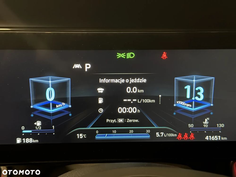 Hyundai Elantra 1.6 Executive CVT - 24