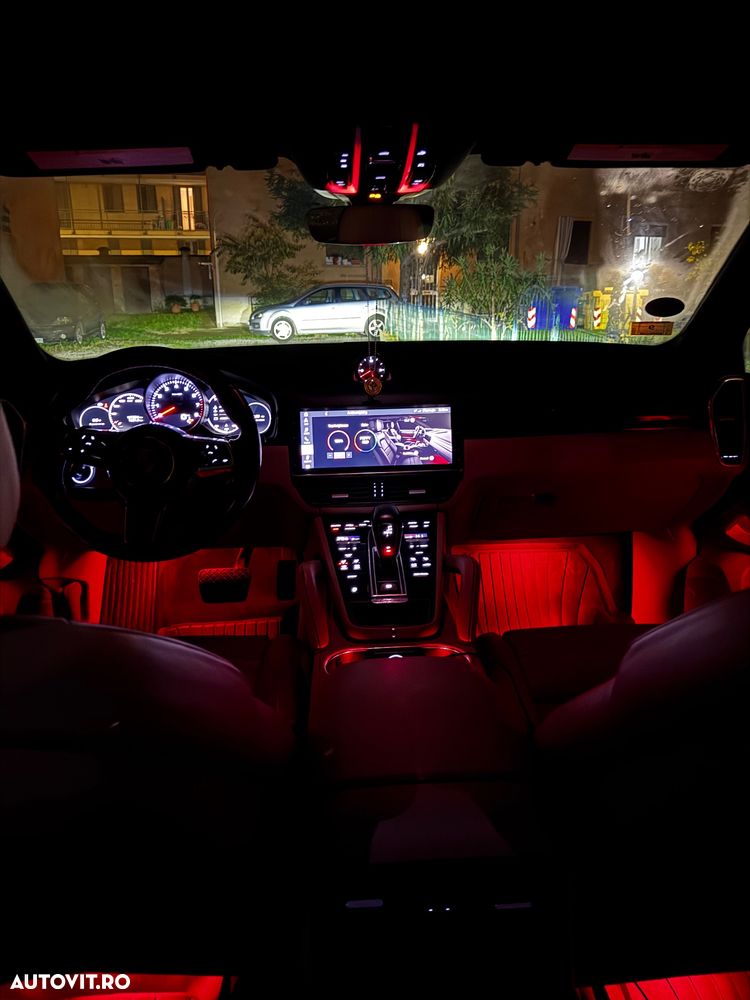 Porsche Cayenne - 16