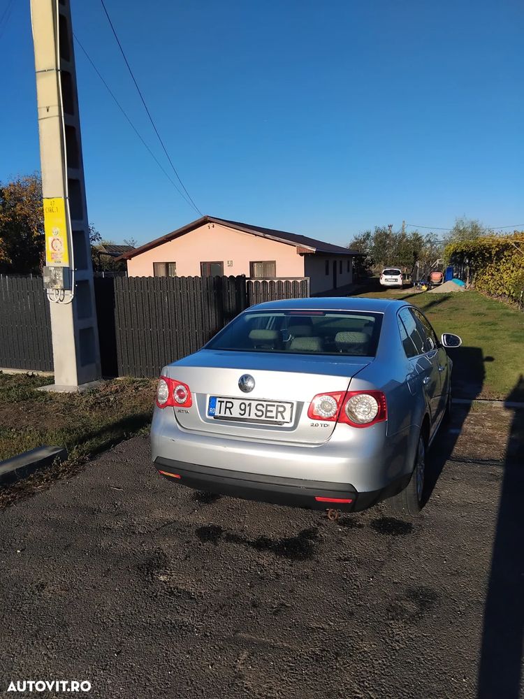 Volkswagen Jetta 1.6 Comfortline - 4