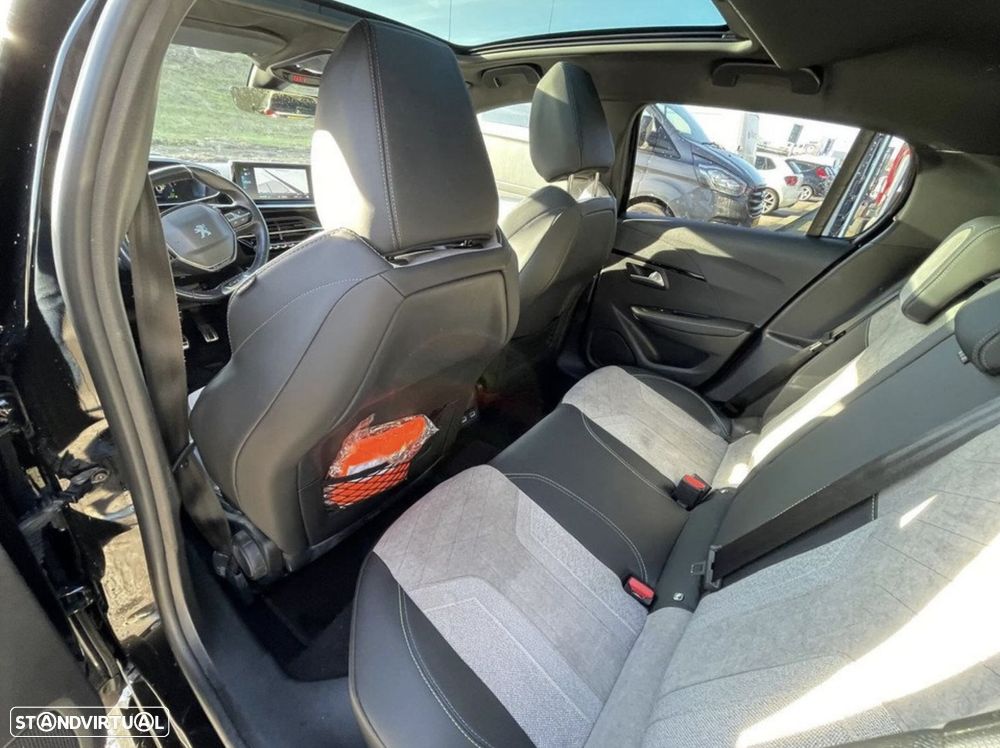 Peugeot e-208 GT - 7