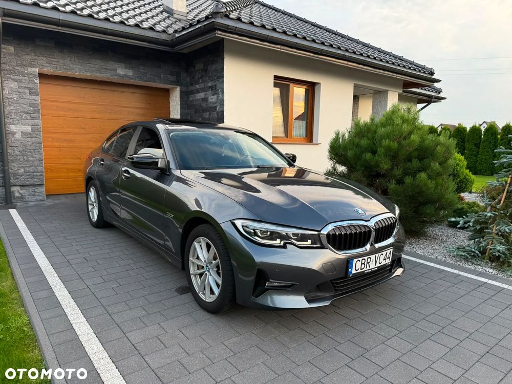 BMW Seria 3 330e xDrive - 1