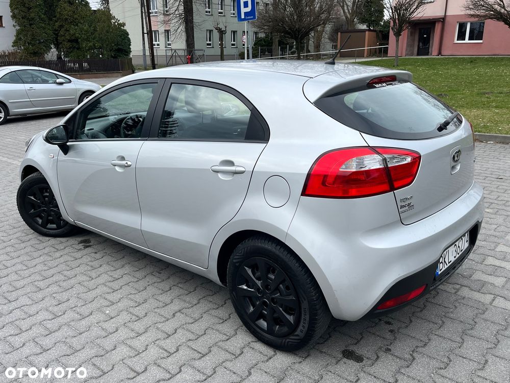 Kia Rio 1.1 crdi M - 12