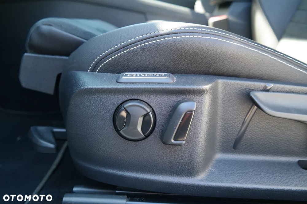 Volkswagen Passat 2.0 TSI Elegance DSG - 12