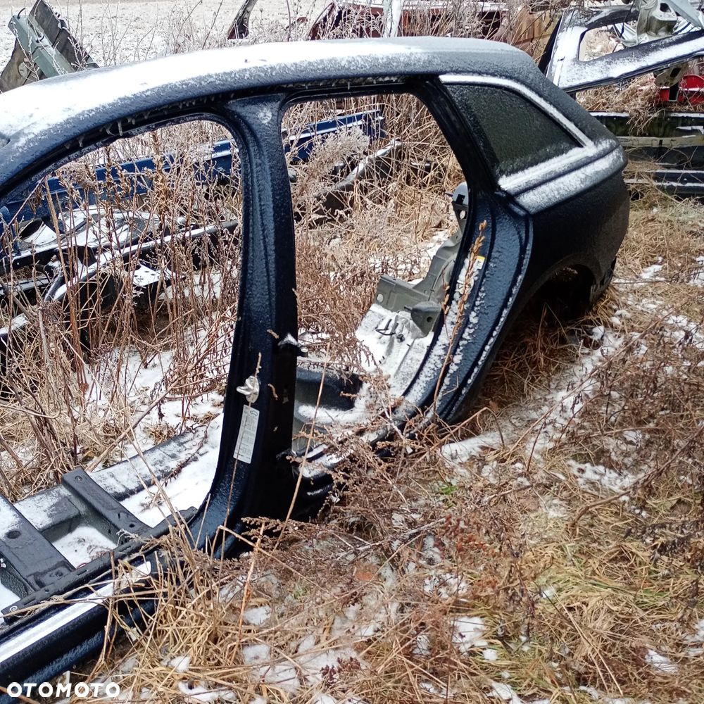 Bok lewy ćwiartka próg A6 C8 kombi - 2