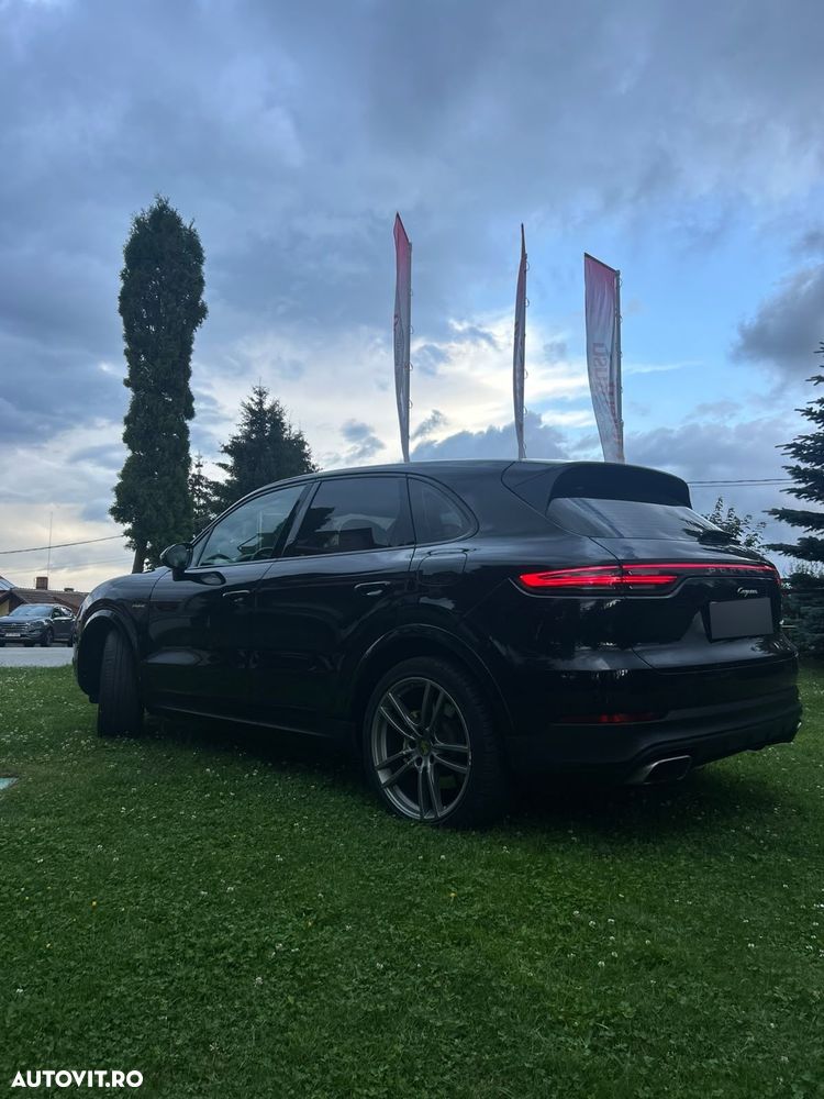 Porsche Cayenne - 5