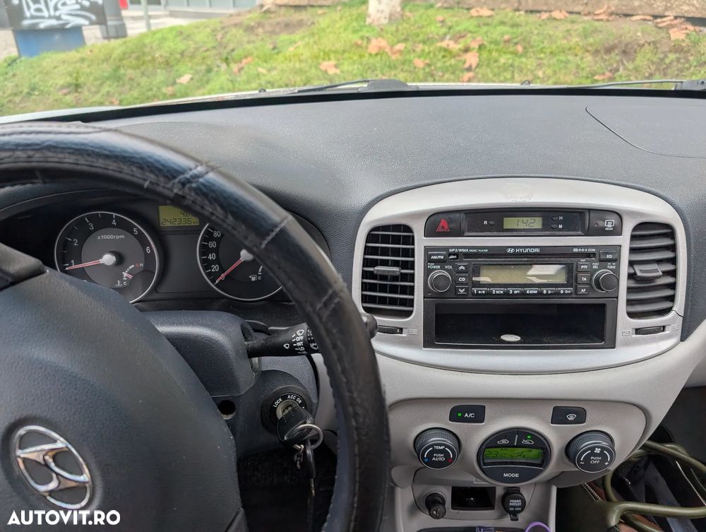 Hyundai Accent - 5