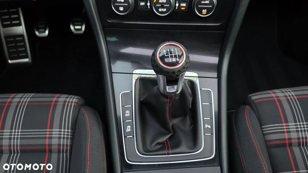 Volkswagen Golf 2.0 TSI BMT GTI - 36