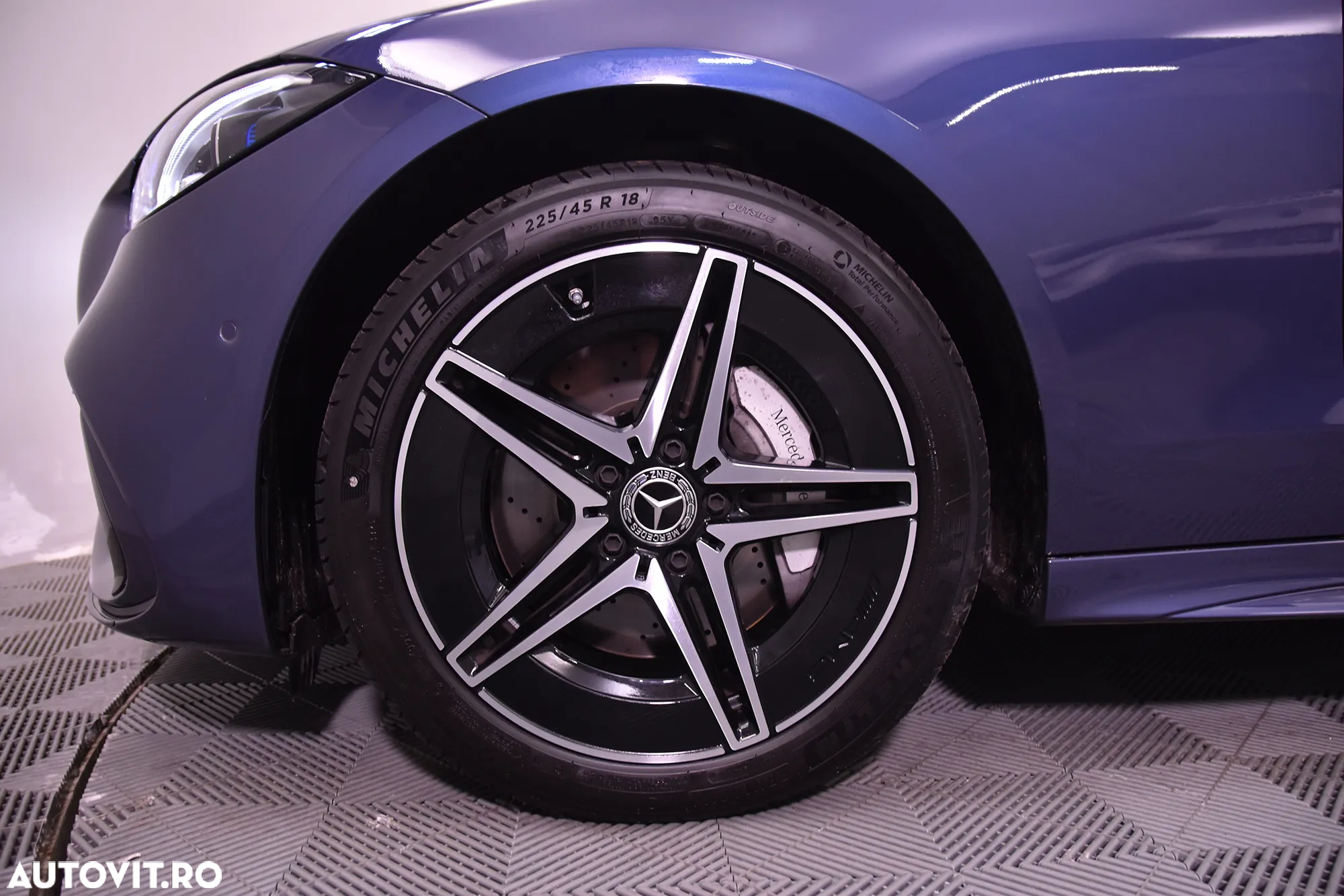 Mercedes-Benz C 400 e 4Matic 9G-TRONIC AMG Line - 13