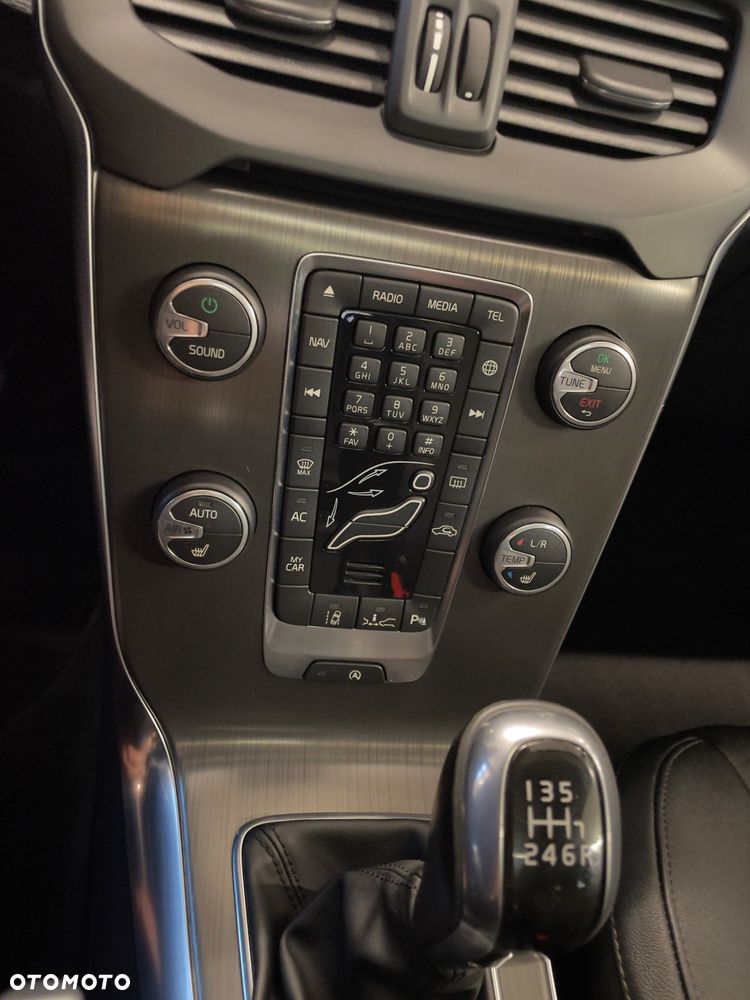 Volvo V40 D3 Summum - 14