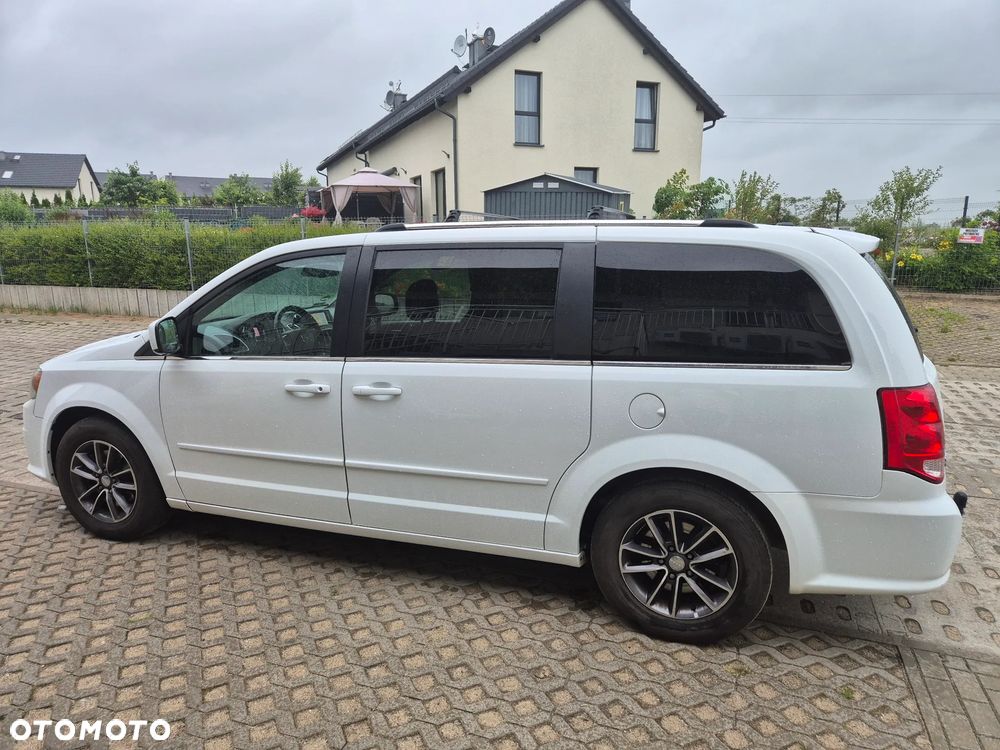 Dodge Grand Caravan - 3
