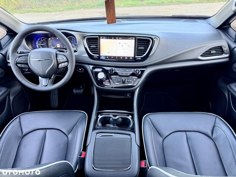 Chrysler Pacifica - 25