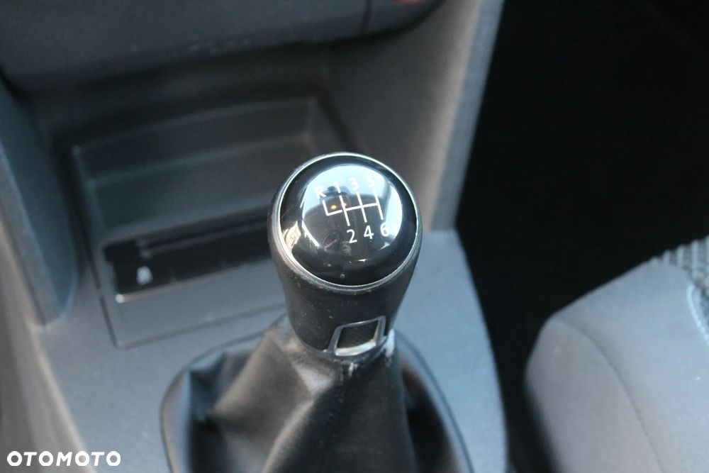 Volkswagen Touran 1.6 TDI DPF BlueMot Comfortline - 30