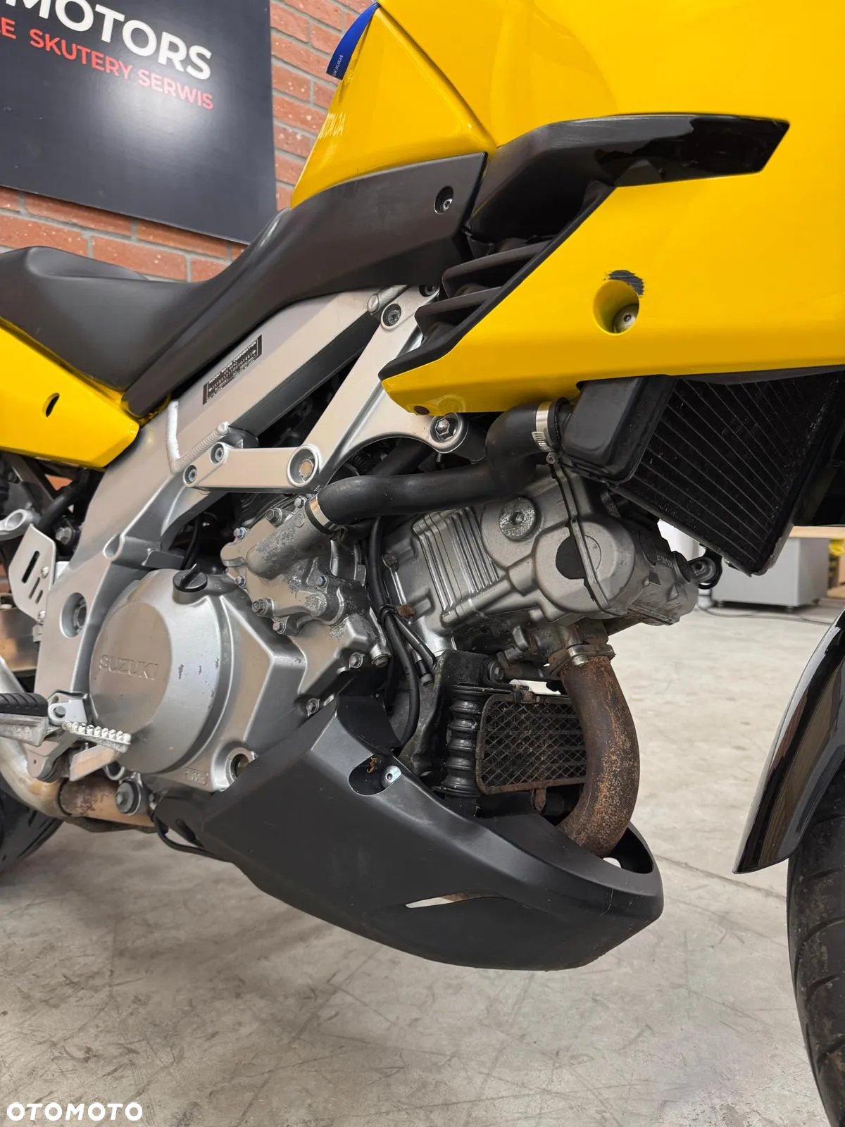 Suzuki V-STROM - 11