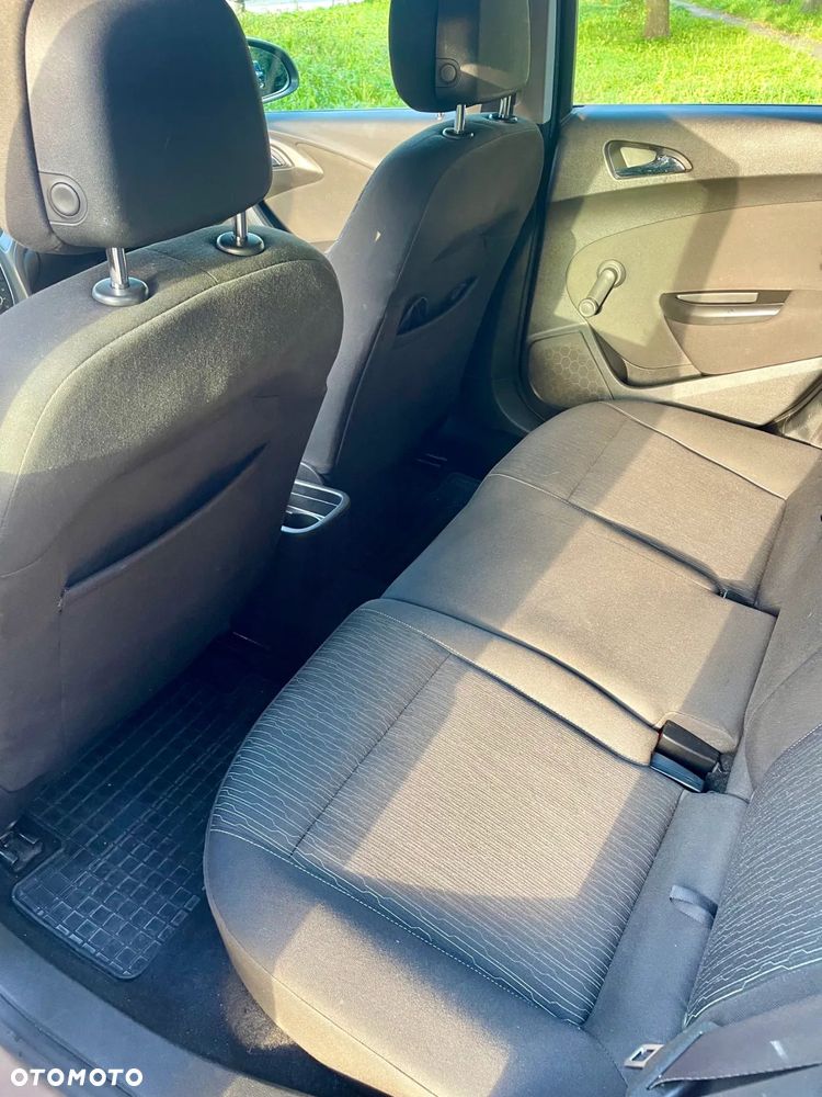 Opel Astra IV 1.6 CDTI Essentia - 21