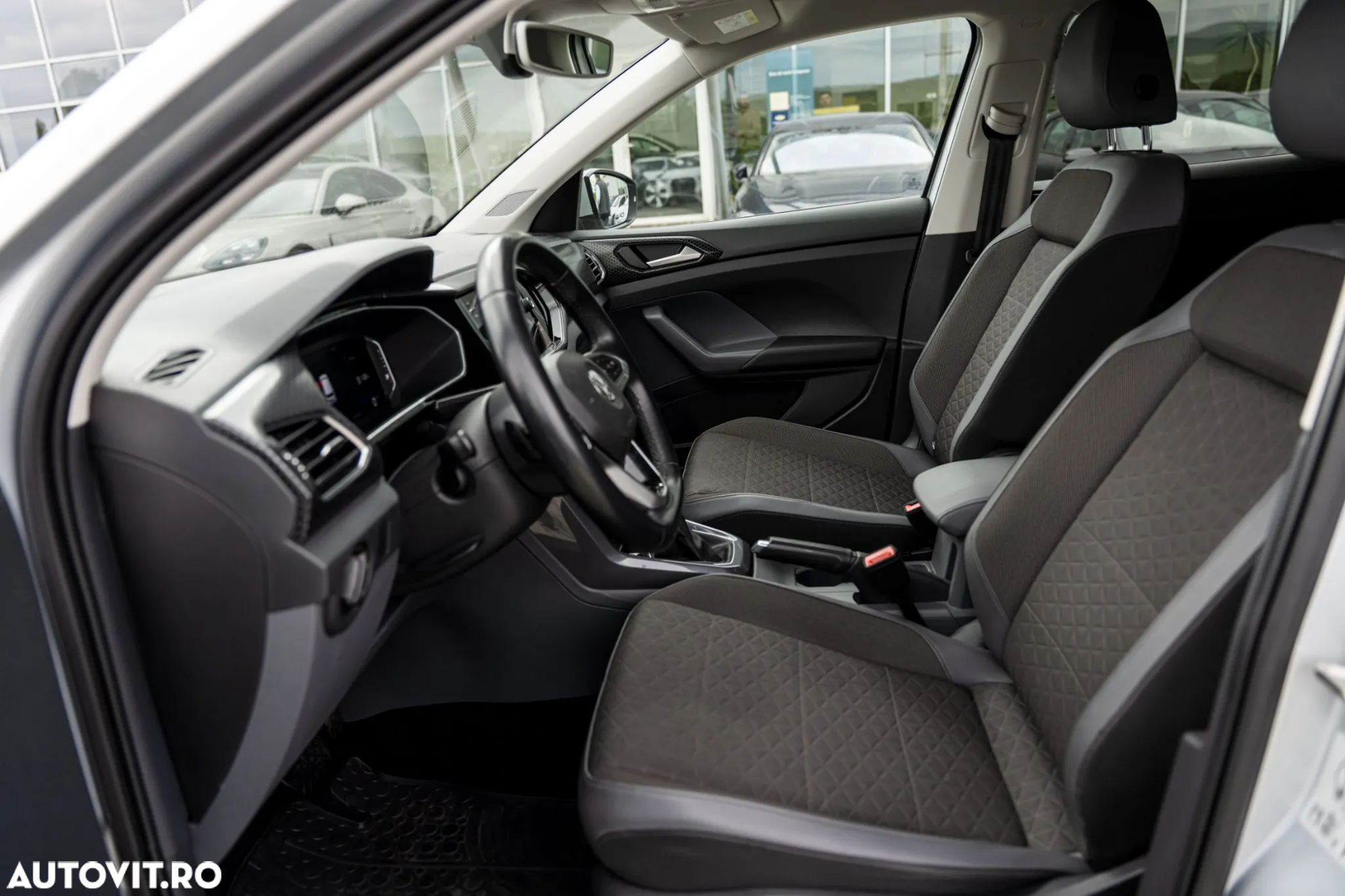 Volkswagen T-Cross 1.6 TDI SCR DSG Style - 13