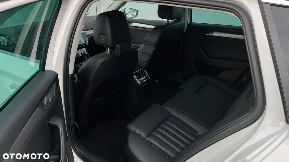 Skoda Superb 2.0 TDI DSG Premium Edition - 31