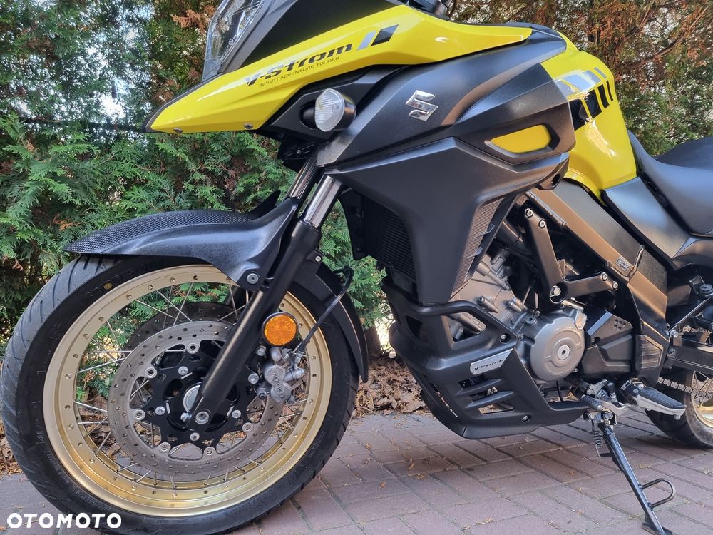 Suzuki V-STROM - 10