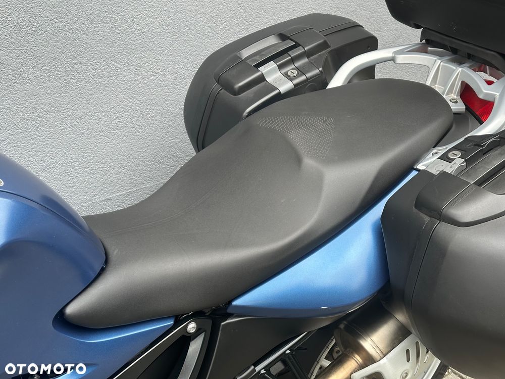 BMW F - 21