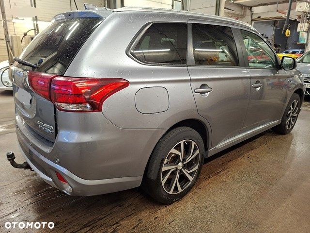 Mitsubishi Outlander Instyle NAVI + - 3