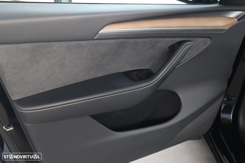 Tesla Model Y Performance Dual Motor AWD - 12