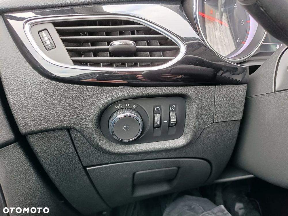 Opel Astra 1.5 D Start/Stop Business Elegance - 24