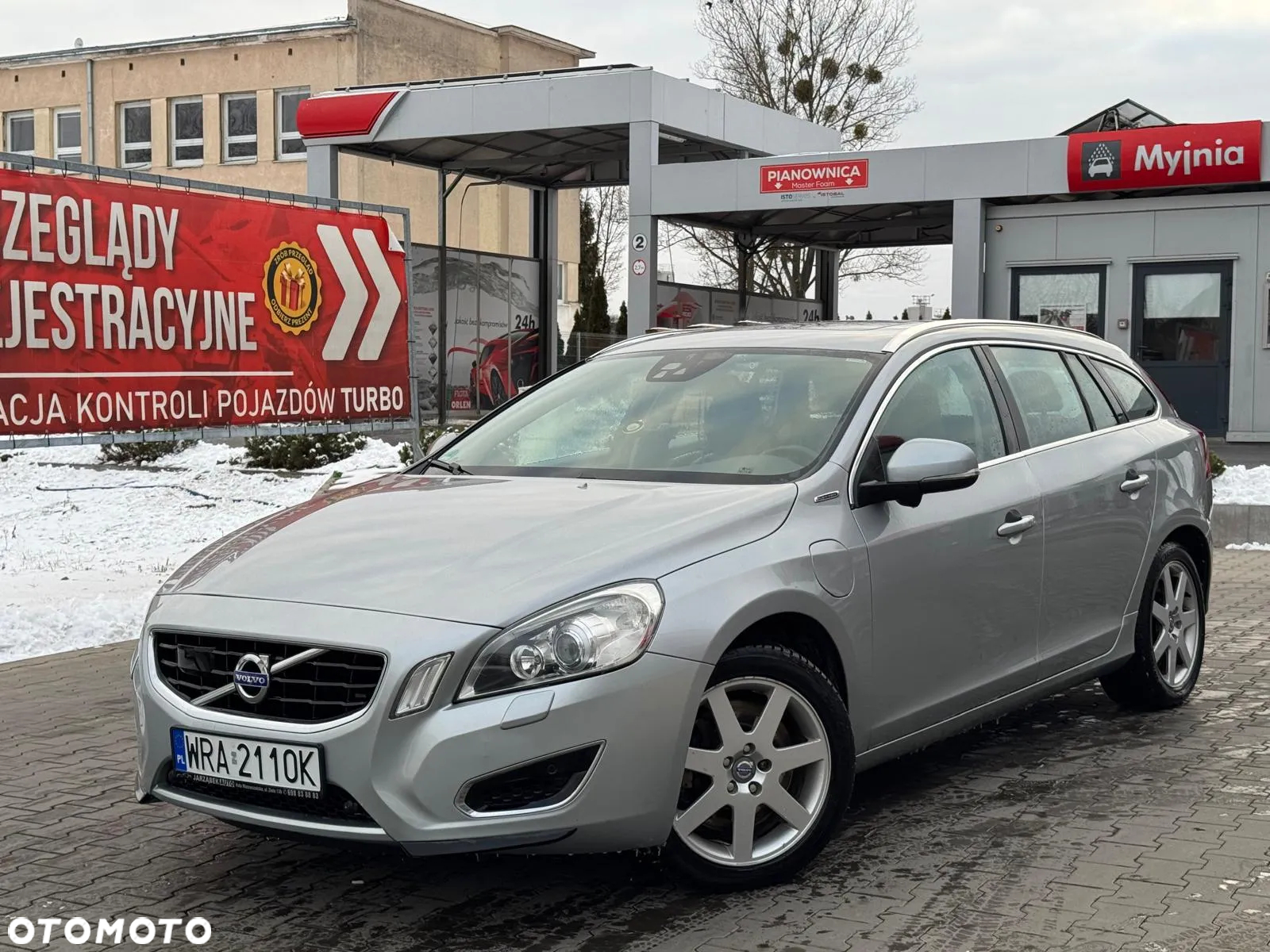 Volvo V60 D6 AWD Plug-in Hybrid R-Design Summum - 2