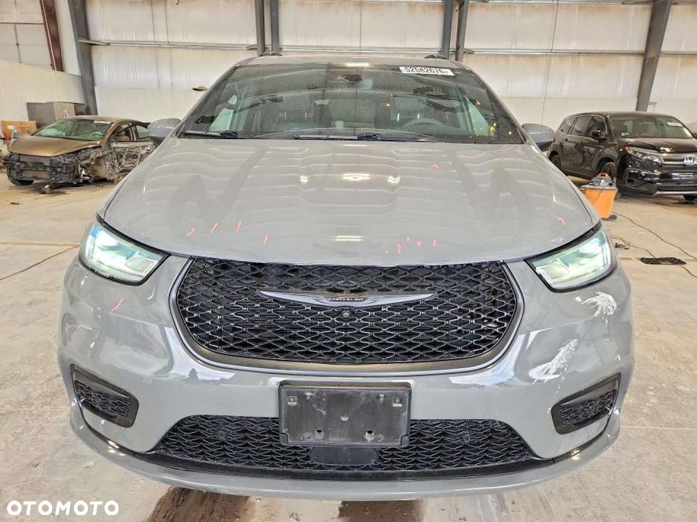 Chrysler Pacifica - 2