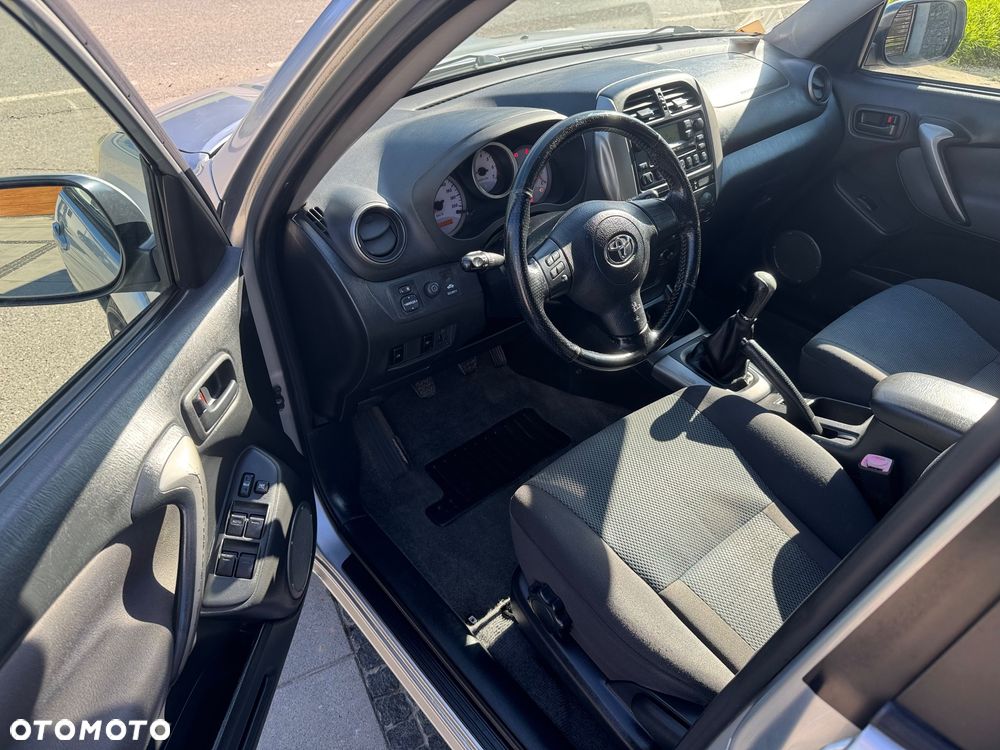 Toyota RAV4 D-4D 4x4 Sol - 13