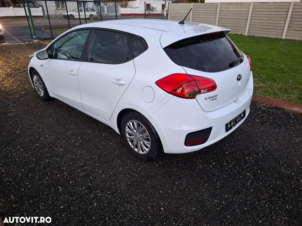 Kia Ceed 1.6 GDI Dream-Team Edition - 3