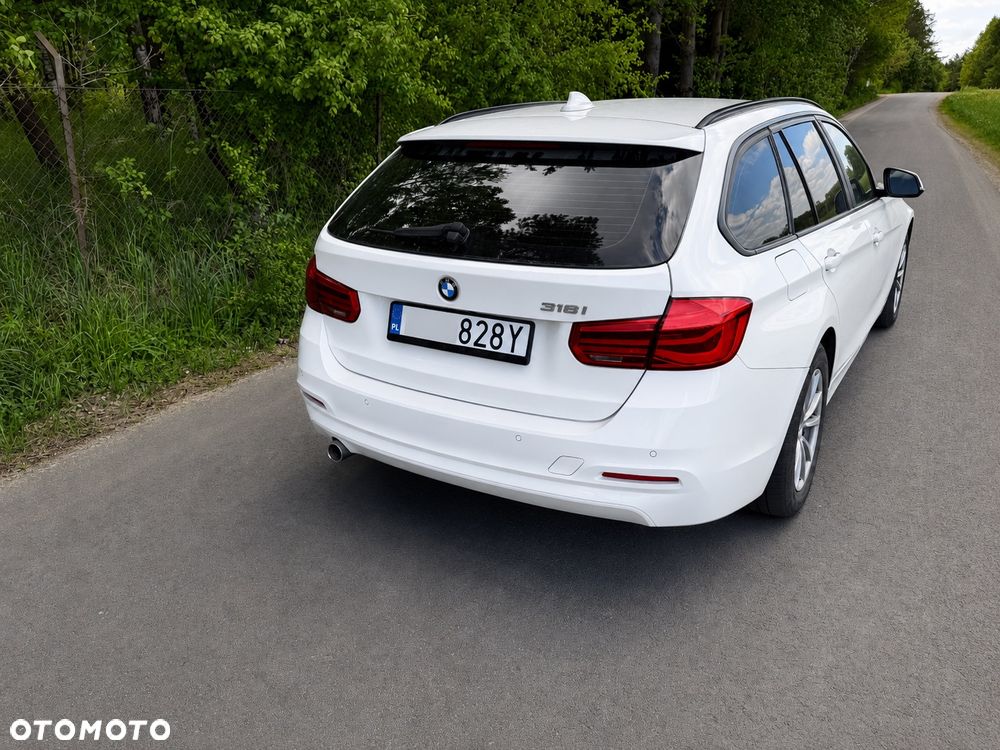 BMW Seria 3 318i - 24