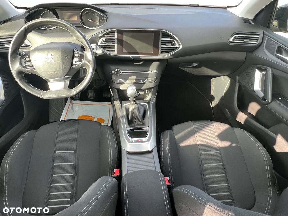 Peugeot 308 125 THP Active - 19