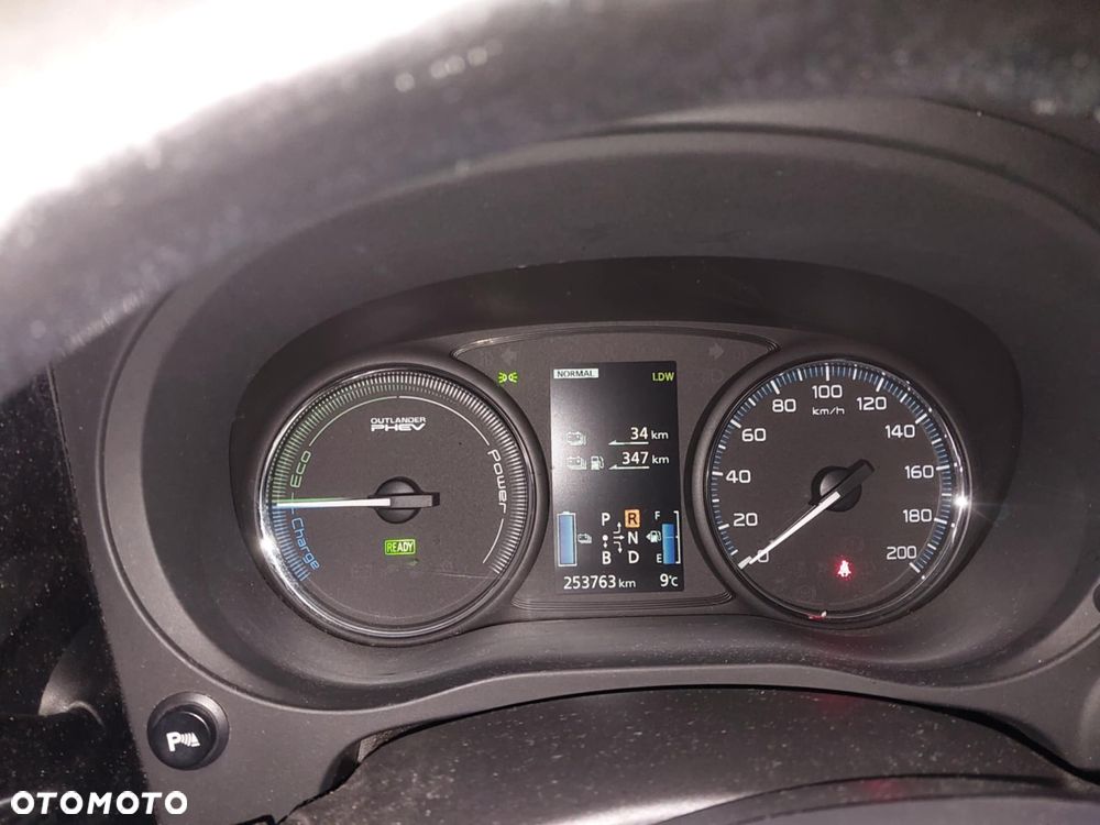 Mitsubishi Outlander 2.0 4WD - 10