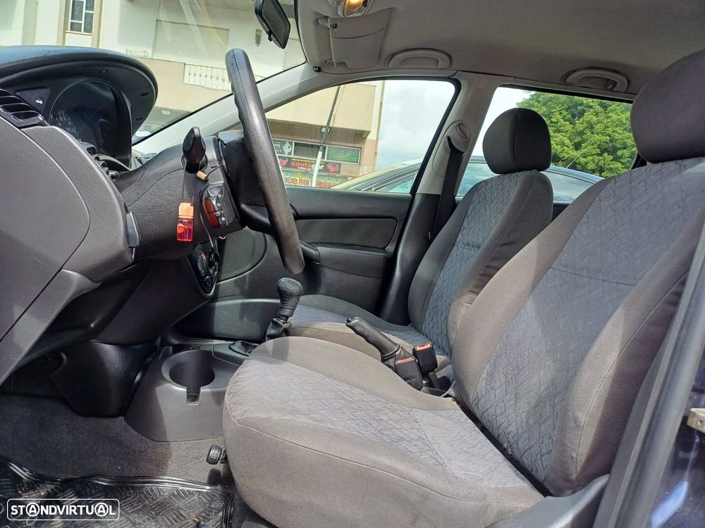 Ford Focus SW 1.4 Ambiente - 6