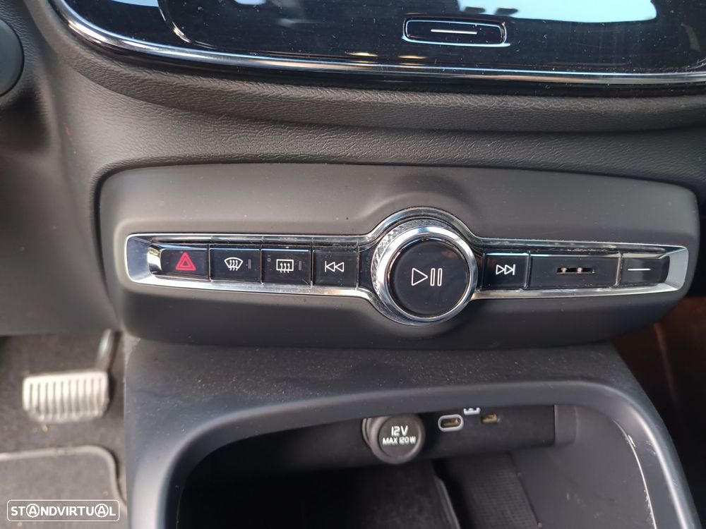 Volvo XC 40 Recharge Core - 26