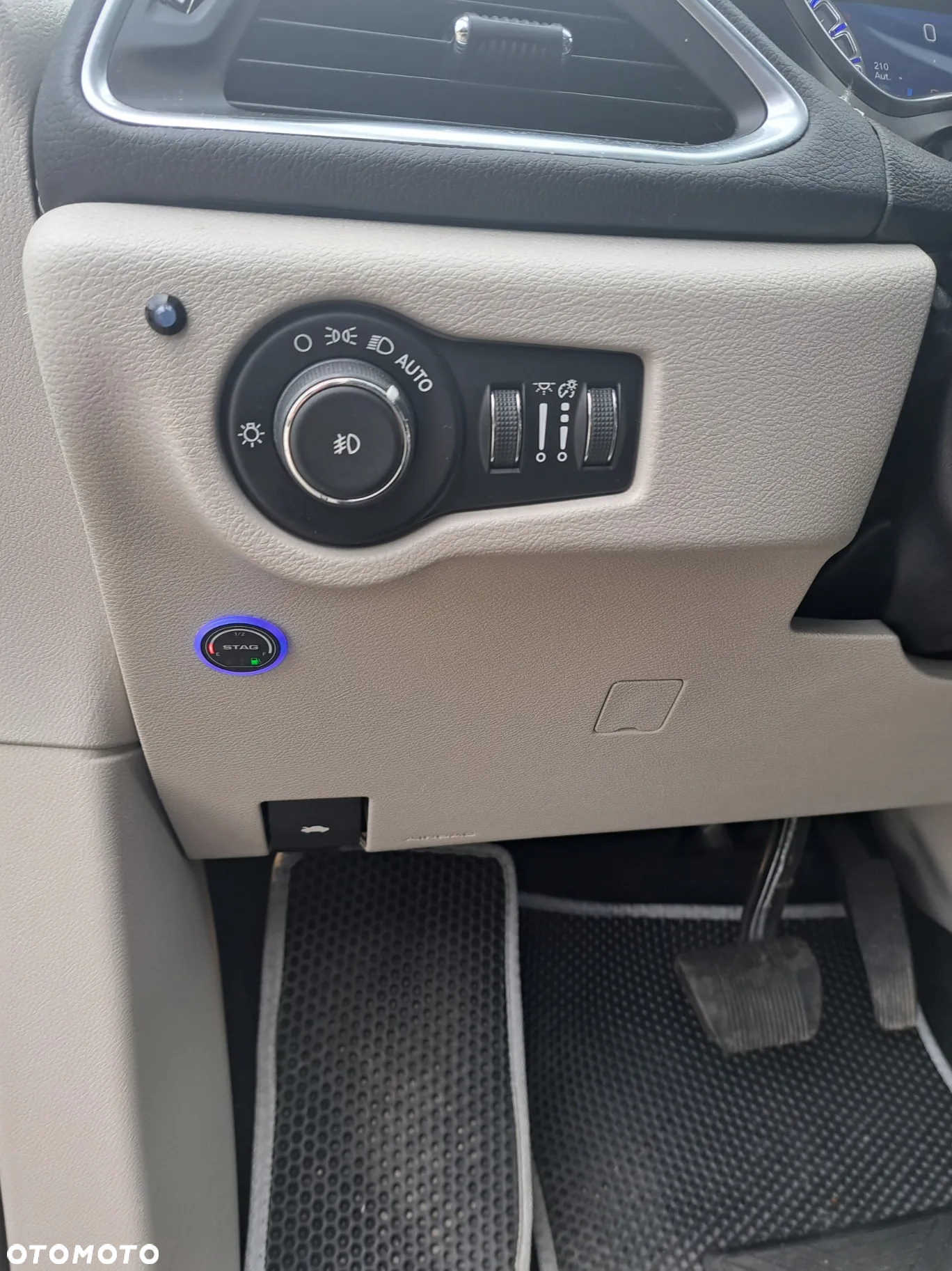 Chrysler Pacifica - 19