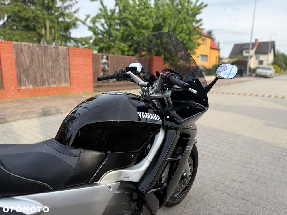 Yamaha FJR - 11