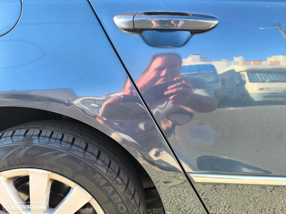 VW Passat 2.0 TDI Confortline - 23