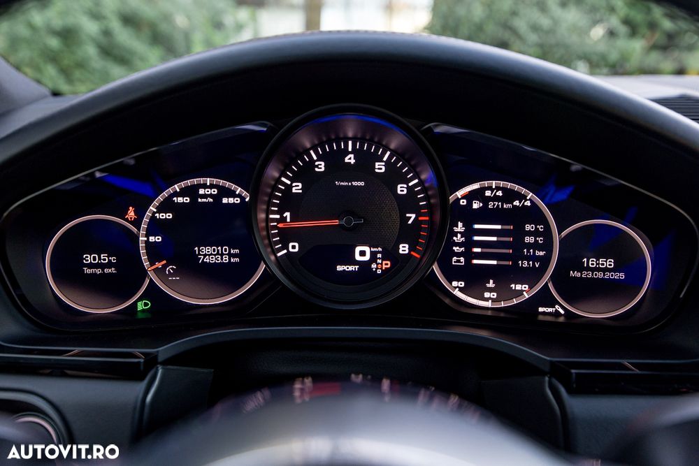 Porsche Cayenne - 24