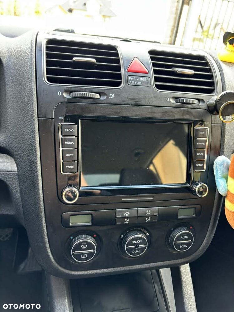 Volkswagen Jetta 1.6 FSI Comfortline - 19