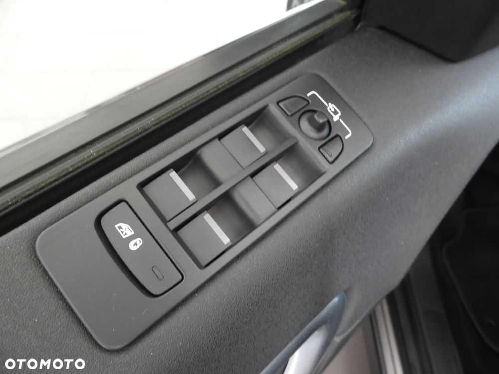 Land Rover Discovery Sport TD4 HSE Luxury - 19