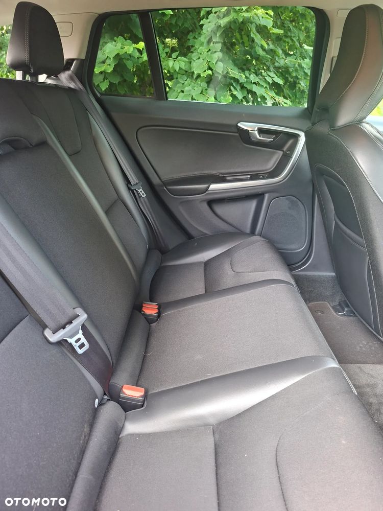 Volvo V60 D2 Drive-E Momentum - 13