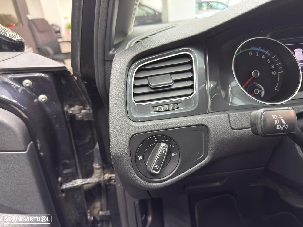 VW e-Golf AC/DC - 42