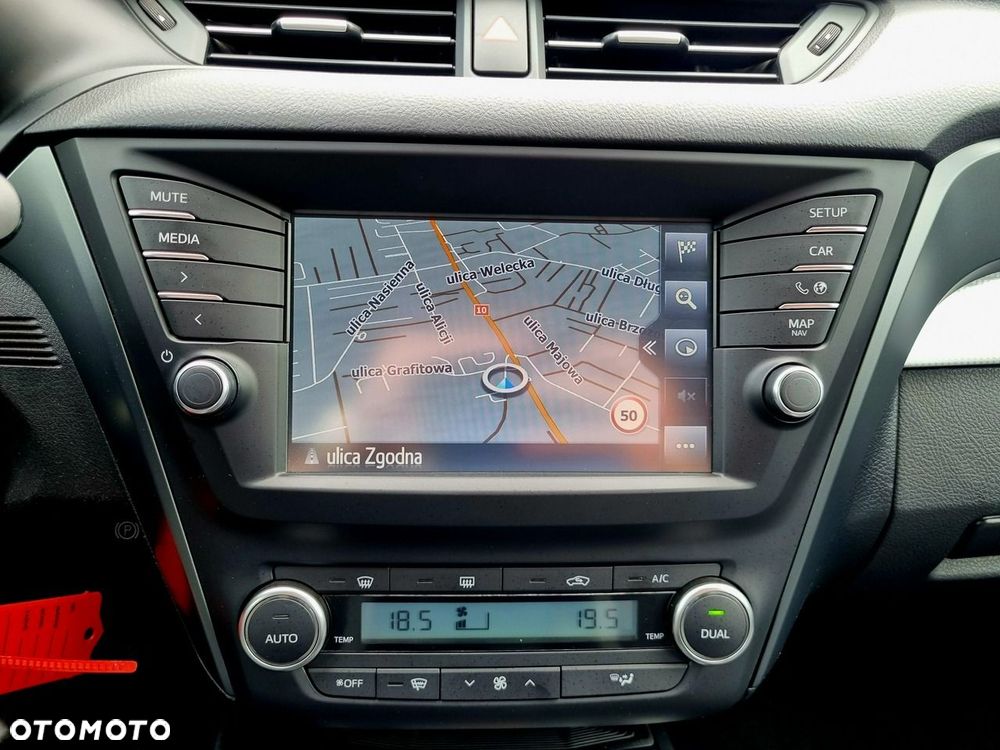 Toyota Avensis 1.8 Premium MS - 18