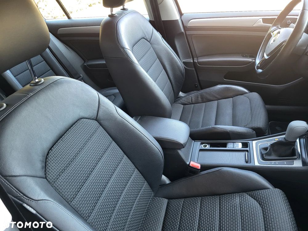 Volkswagen Golf - 26