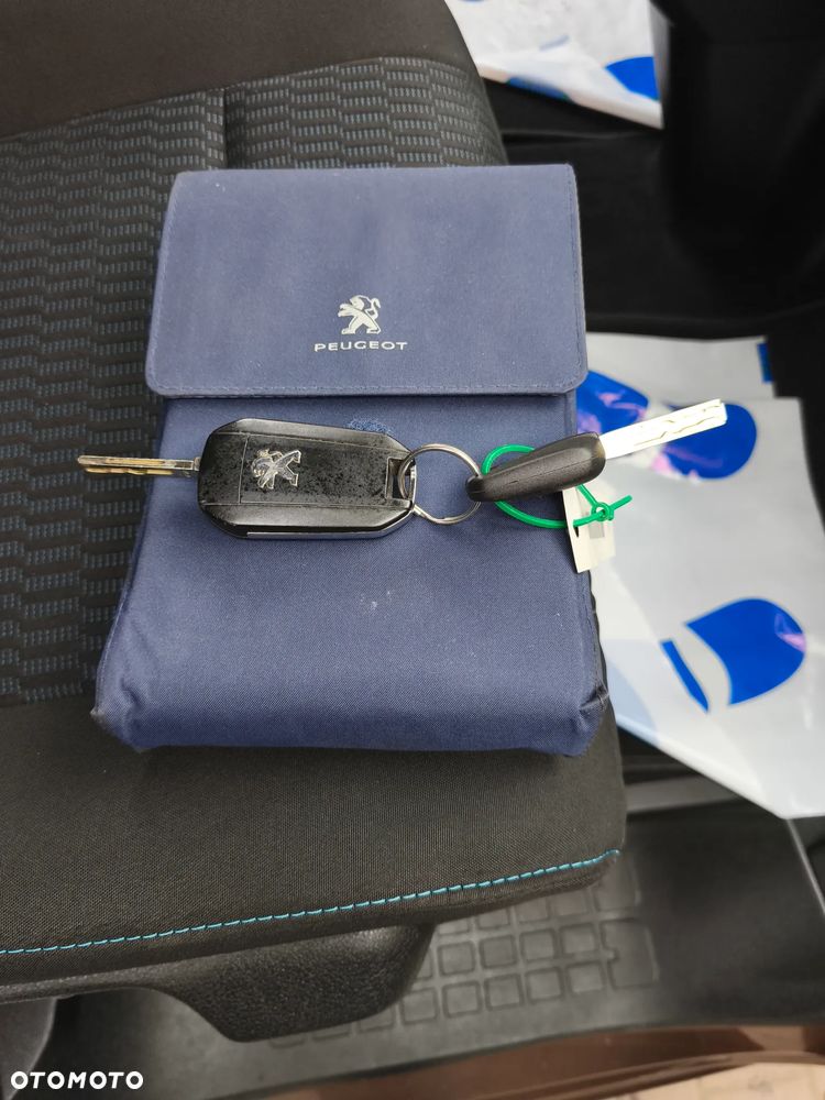 Peugeot Traveller 2.0 BlueHDi Compact Allure - 25